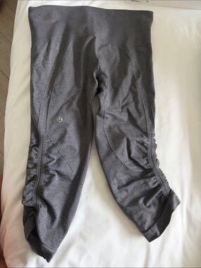 Lululemon athletica Girls' Gray Cropped Capri Athletic Leggings
